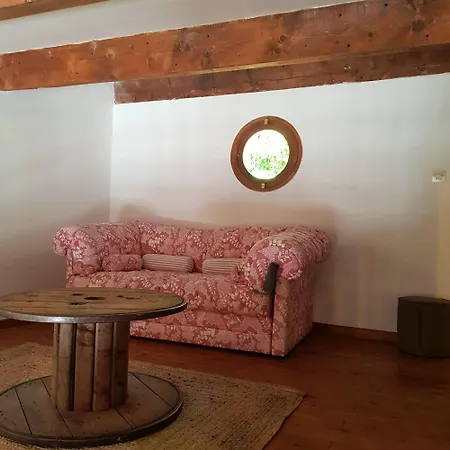 Maison Confortable Avec Piscine A Feriehus Saint-Julien-de-la-Nef