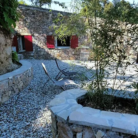 Maison Confortable Avec Piscine A *