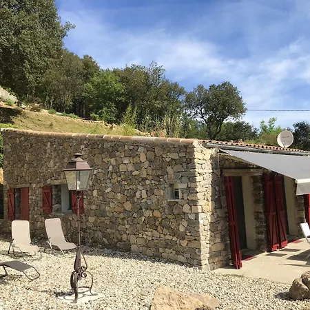 Maison Confortable Avec Piscine A Saint-Julien-de-la-Nef
