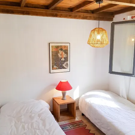 Maison Confortable Avec Piscine à Saint-Julien-de-la-Nef