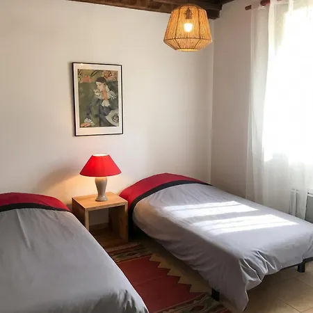 Maison Confortable Avec Piscine à * Saint-Julien-de-la-Nef